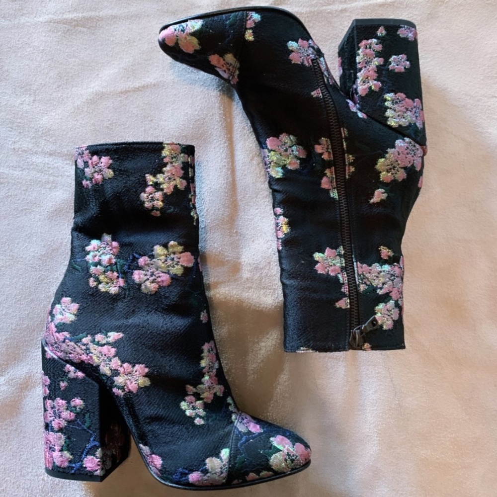 DRIES VAN NOTEN FLORAL BROCADE ANKLE BOOTS !! 🌸